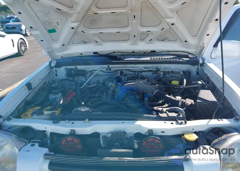 2002 Nissan Frontier Se-V6 from USA, damaged, VIN 1N6ED29XX2C351342